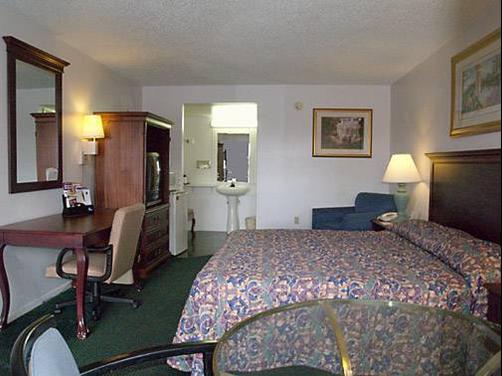 Magic Castle Inn & Suites Motel - Kissimmee