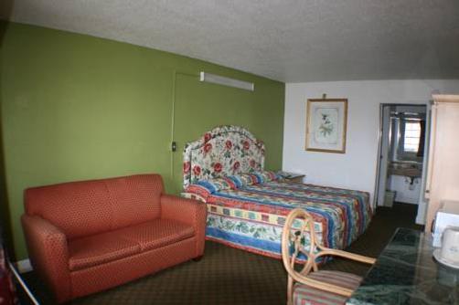 Budget Inn - Charlotte - Bedroom