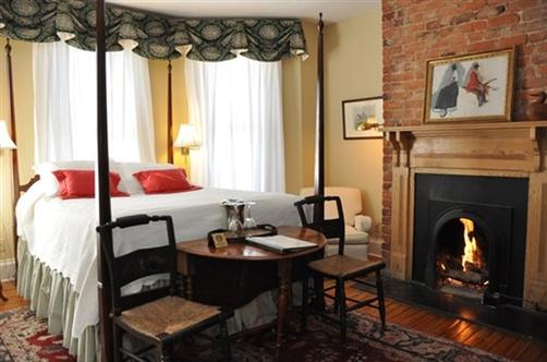 200 South Street Inn - Charlottesville - Bedroom