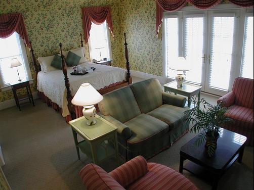 The White Gull Inn - Fish Creek