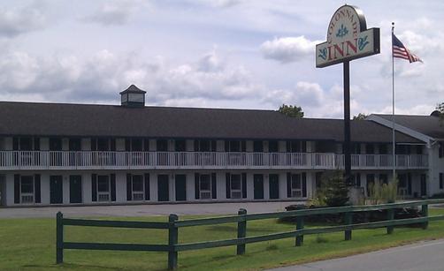 Colonnade Inn - Lyndonville