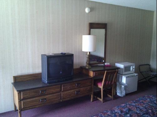 Colonnade Inn - Lyndonville