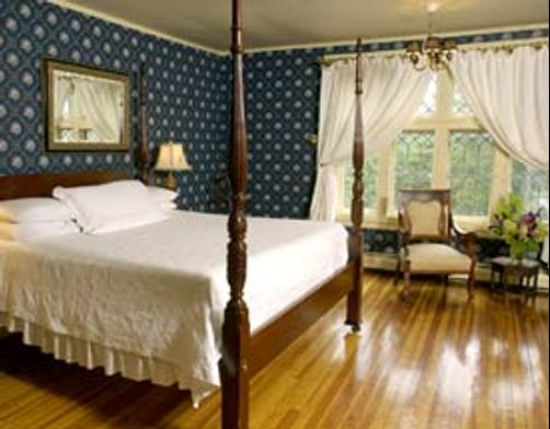 Seven Hills Inn - Lenox - Bedroom