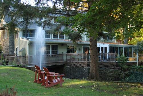 Genesee Country Inn Bed & Breakfast - Mumford - Building