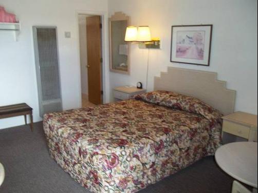 Royal Host Motel - Las Cruces - Bedroom