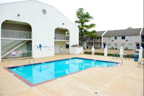 Admiralty Inn & Suites - Millington - Millington - Pool