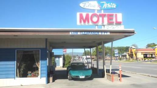 Blue And White Motel - Kalispell - Building