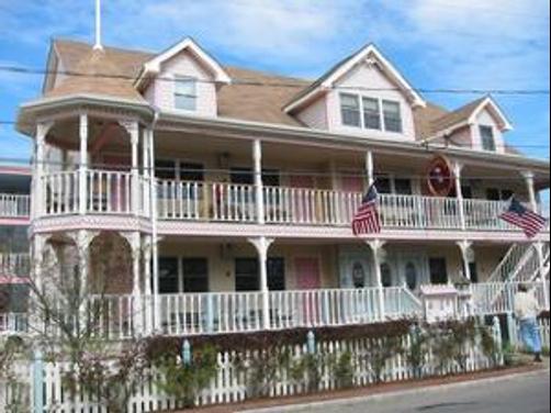 The Dockside Inn - Oak Bluffs