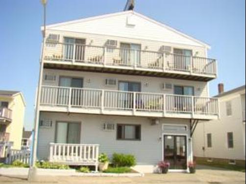 Jonathan's On the Oceanfront - Hampton Beach