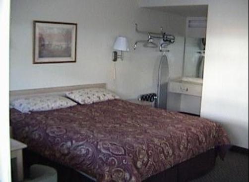 Trails Motel - Lone Pine
