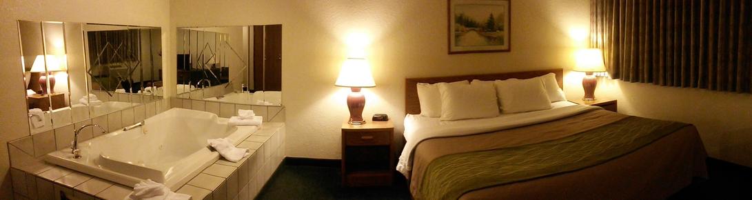 Comfort Inn - Ozark - King bedroom