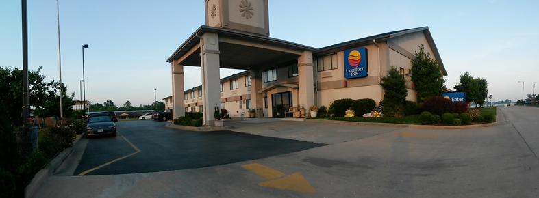 Comfort Inn - Ozark - Building