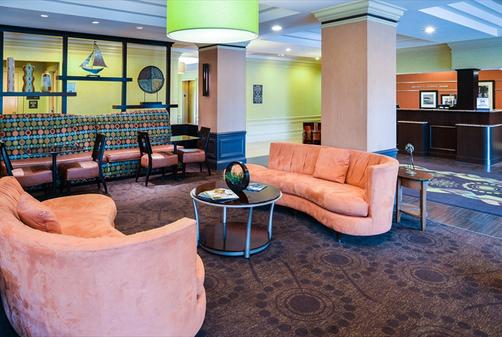 Hampton Inn & Suites-Atlantic Beach - Pine Knoll Shores - Lobby