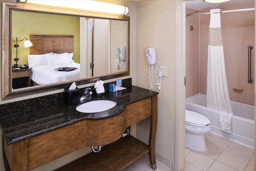 Hampton Inn & Suites-Atlantic Beach - Pine Knoll Shores - Bathroom