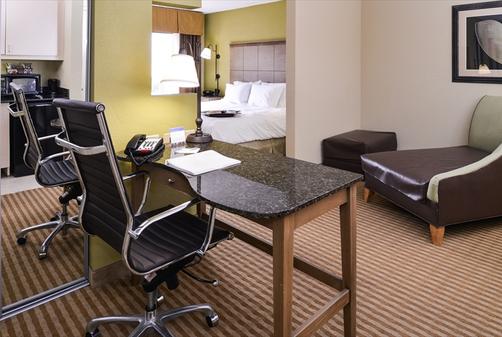 Hampton Inn & Suites-Atlantic Beach - Pine Knoll Shores - King bedroom