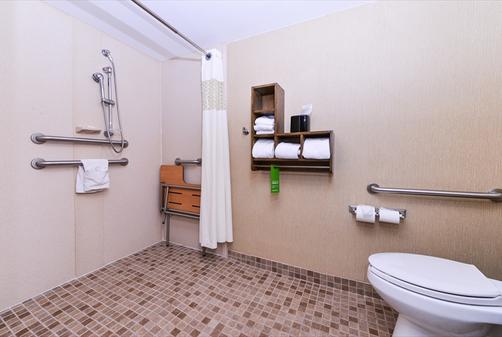 Hampton Inn & Suites-Atlantic Beach - Pine Knoll Shores - Bathroom