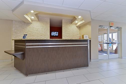 Microtel Inn & Suites by Wyndham Ft. Worth North/At Fossil - Fort Worth - Lobby