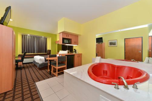 Microtel Inn & Suites by Wyndham Ft. Worth North/At Fossil - Fort Worth - Bed