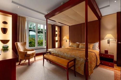 Hotel Adlon Kempinski - Berlin - Bedroom