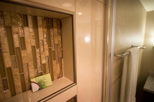 The Madison Concourse Hotel and Governor's Club - Madison - Bathroom