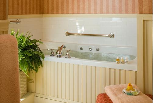 Berry Manor Inn - Rockland - Bathroom