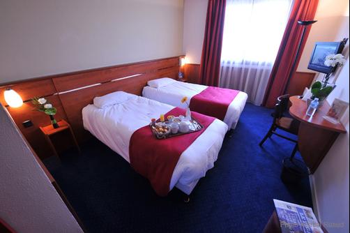 Brit Hotel Nantes Beaujoire - L'Amandine - Nantes - Bedroom