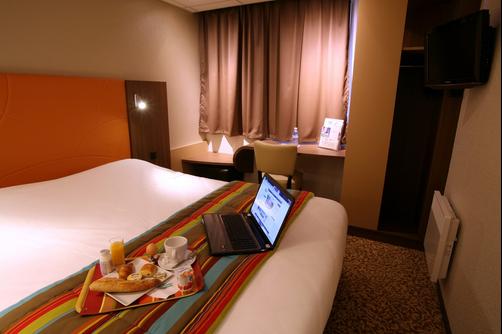 Brit Hotel Nantes St Herblain - Le Kerann - Saint-Herblain - Bedroom