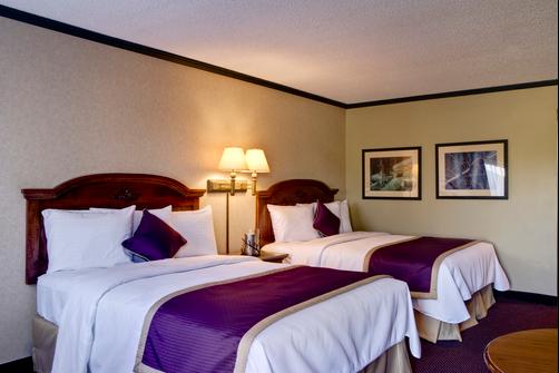 Regency Lodge - Omaha - Bedroom
