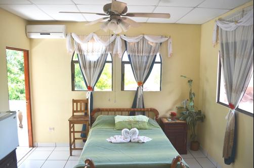 Dolphin Guest House - Granada