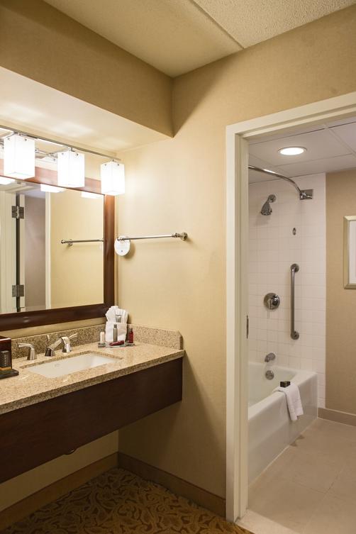 Washington Dulles Airport Marriott - Sterling - Bedroom