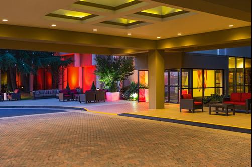 Washington Dulles Airport Marriott - Sterling - Outdoors view
