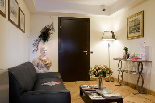 Poggio Regillo - Frascati - Lobby