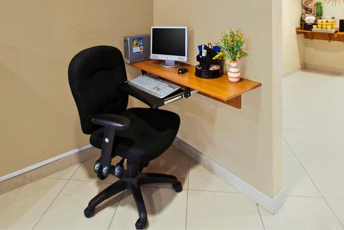 Microtel Inn & Suites by Wyndham Kingsland - Kingsland - Business center