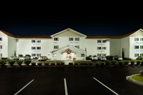 Days Inn Darien - Darien - Building