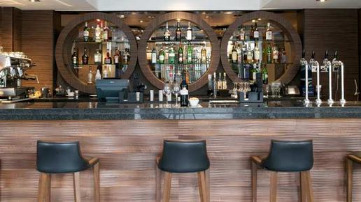 DoubleTree by Hilton London Victoria - London - Bar