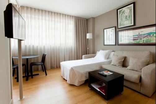 Aparthotel Atenea Barcelona - Barcelona - Bedroom
