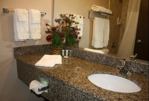 Allington Inn & Suites - Kremmling - Bathroom