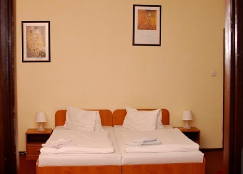 Hotel City Bell - Prague - Bedroom