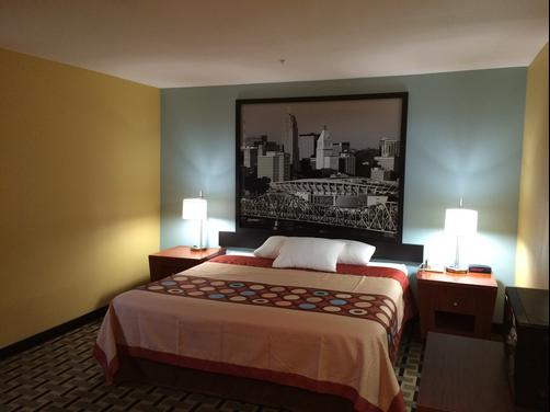 Super 8 Eddyville - Eddyville - King bedroom