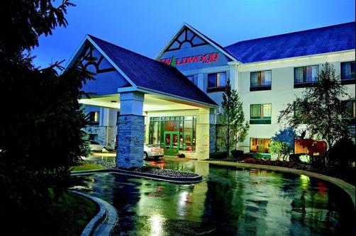 Wildwood Lodge - Pewaukee - Building