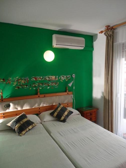 Hostal Altamar - Almuñecar - Bedroom