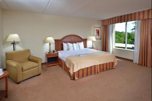 Holiday Inn Raleigh-Durham Airport - Morrisville - Bedroom