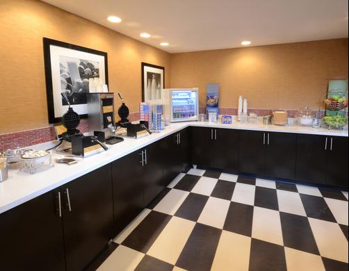Hampton Inn Raleigh-Capital Blvd. North - Raleigh - Food