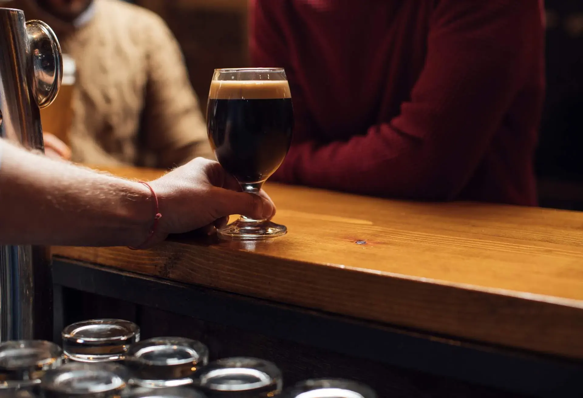 THEME_PEOPLE_MAN_BARTENDER_BEER_PUB_BAR_GettyImages
