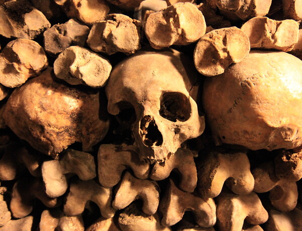 Paris_Catacombs.jpg