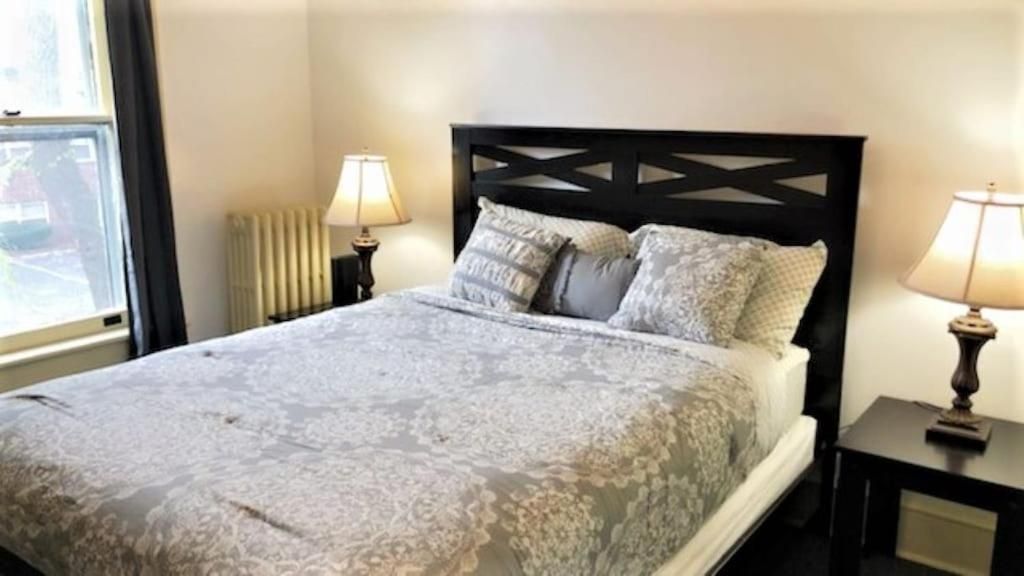 Mini Mansion Hotel affordable stays Plainfield NJ near public transportation