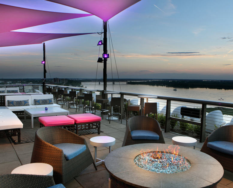10 Heartland Hotels with Rooftop Bars Perfect for Summer