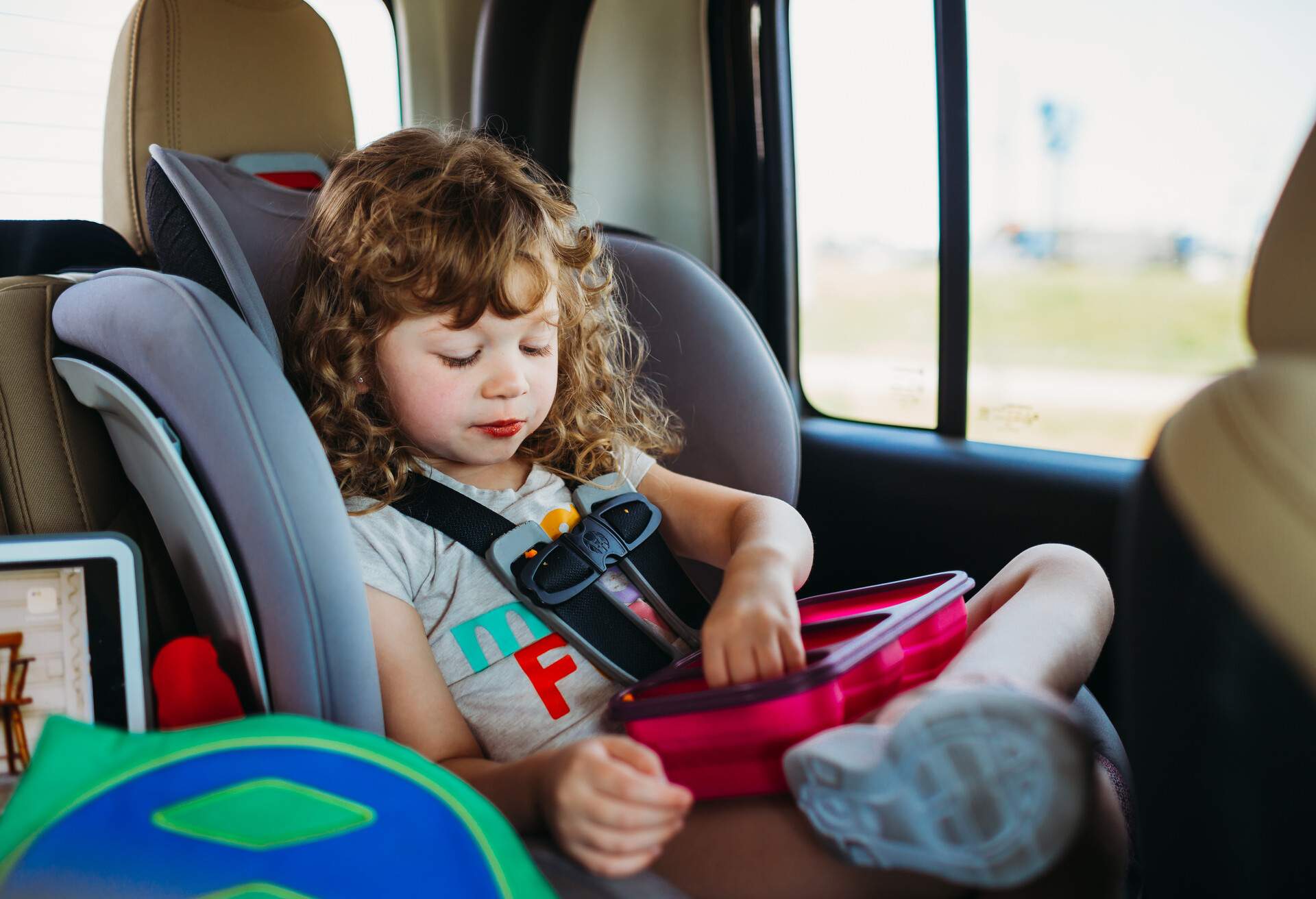 theme_car_child_seat_packed_lunch_roadtrip_gettyimages-1184834587_universal_within-usage-period_83059
