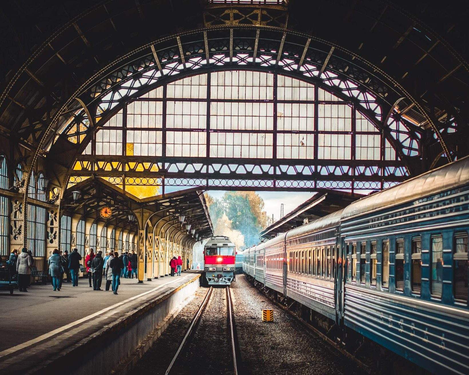 THEME_TRAIN-STATION_TRAIN_TRANSPORTATION_shutterstock-portfolio_740247808.jpg