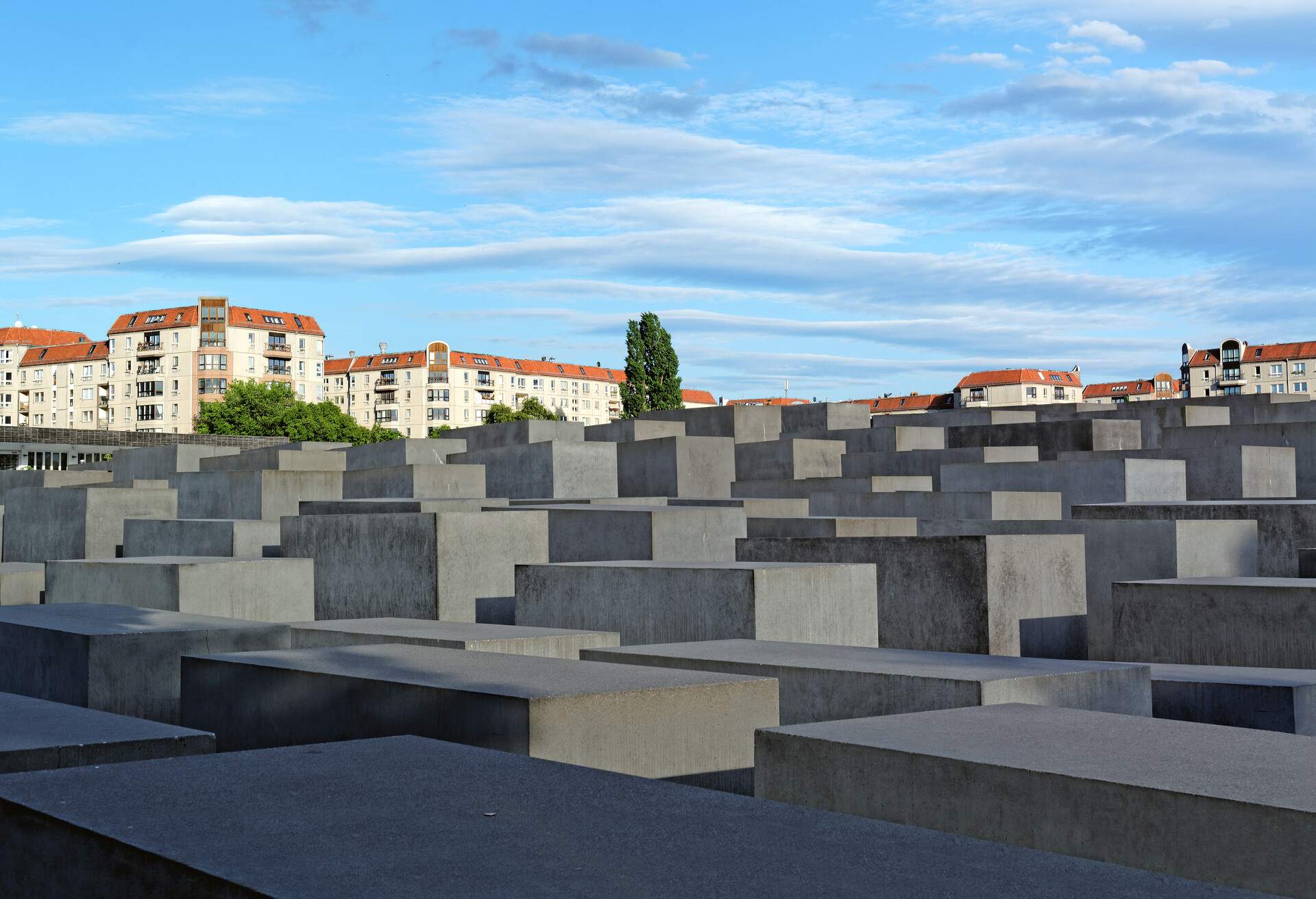 DEST_GERMANY_BERLIN_HOLOCAUST_MEMORIAL_shutterstock_292032497